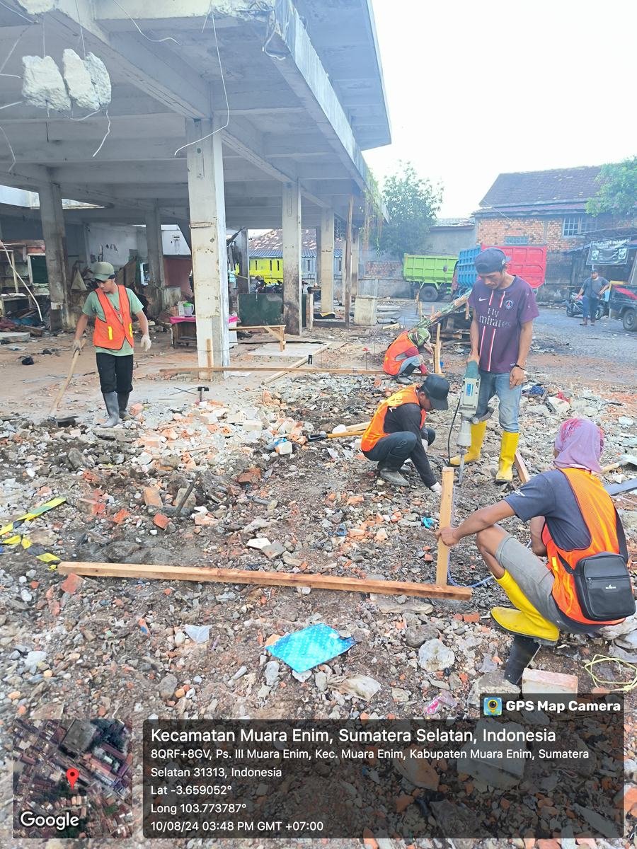 Pembongkaran pondasi menggunakan jack hammer